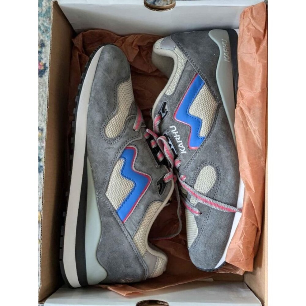 BNIB Karhu Synchron Classic Gray OG Sneakers, size 8.5W